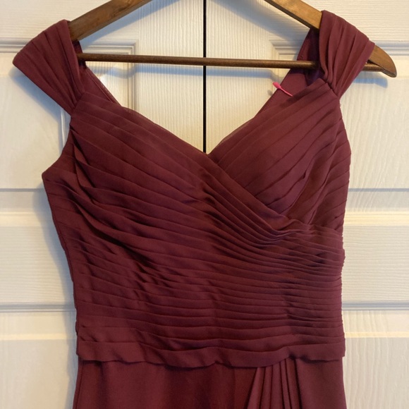 Brand new burgundy chiffon bridesmaid dress, would fit dress size 0 - Picture 4 of 5